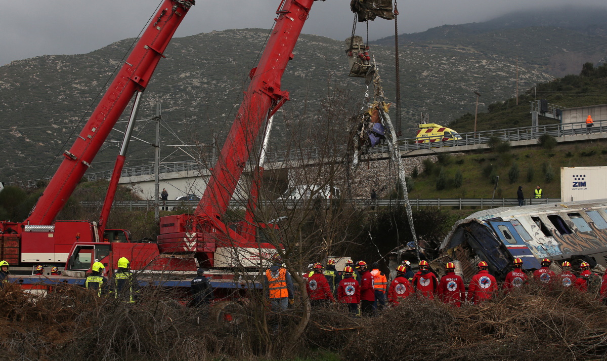 Τραγωδία στα Τέμπη: Καταγγελία – «Moυ μετέφεραν πως την ώρα του δυστυχήματος είχαν πάρτι στο σταθμαρχείο»