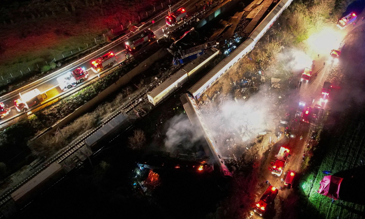 Σύγκρουση τρένων στα Τέμπη: «Ήταν εφιαλτικά δέκα δευτερόλεπτα. Καθώς αναποδογυρίζαμε, καήκαμε»