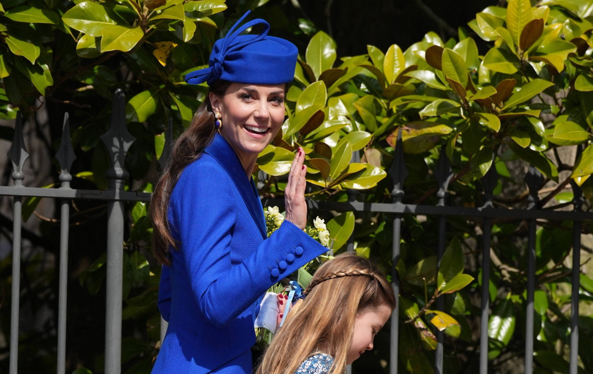 Πριγκίπισσα Κάθριν: Με cobalt blue φόρεμα στη λειτουργία του Πάσχα των Καθολικών