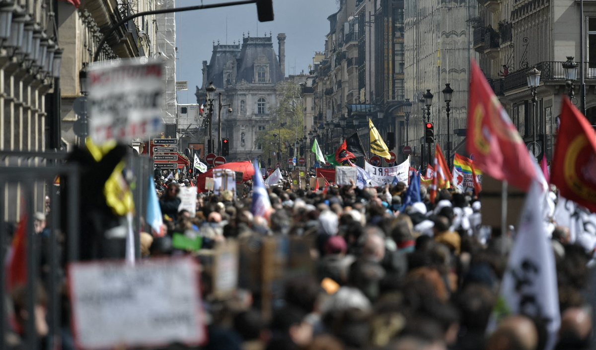 Παρίσι: Διαδηλωτές εισέβαλαν στα κεντρικά γραφεία της Louis Vuitton