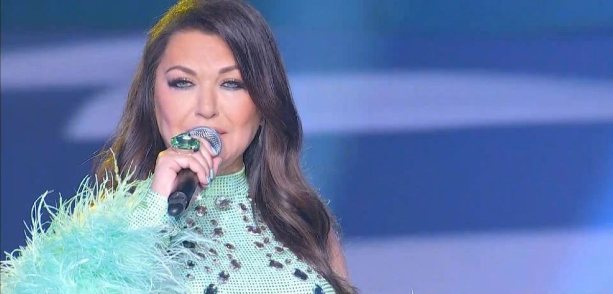 J2US: Η Καίτη Γαρμπή τραγουδά «Ελλάδα χώρα του φωτός» 30 χρόνια μετά τη Eurovision