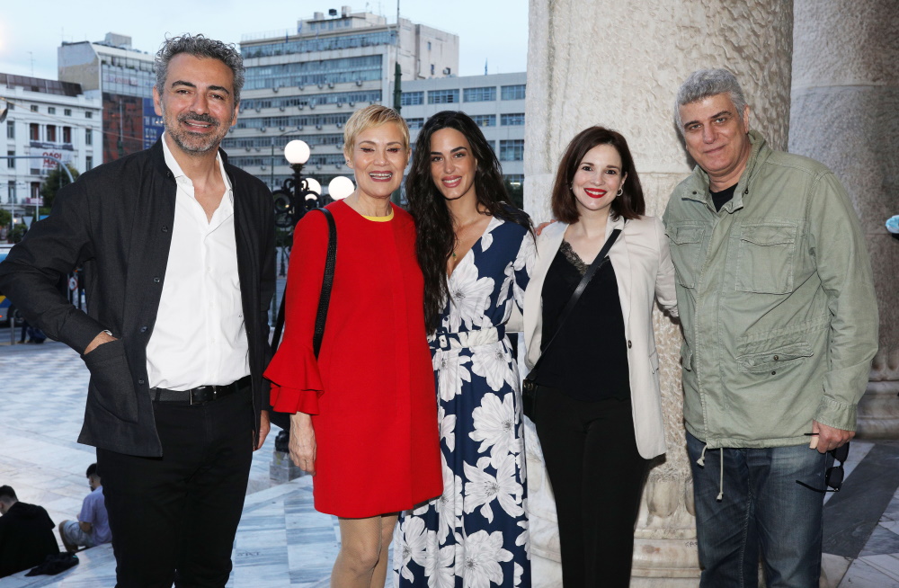 Ο Λευτέρης Γιοβανίδης, η Κωνσταντίνα Μιχαήλ, η Ξένια Κολαΐτη, η Ευγενία Δημητροπούλου και ο Βλαδίμηρος Κυριακίδης.