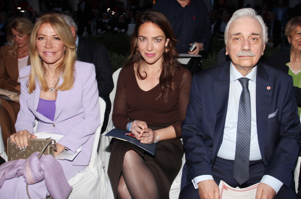Η Μαριάννα Λάτση, η Δόμνα Μιχαηλίδου και ο πρόεδρος του Ελληνικού Ερυθρού Σταυρού, Αντώνης Αυγερινός.
