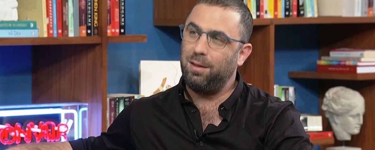 Άρης Μπινιάρης: «Την δεύτερη μέρα της παράστασης ήταν όλο το θέατρο άδειο»