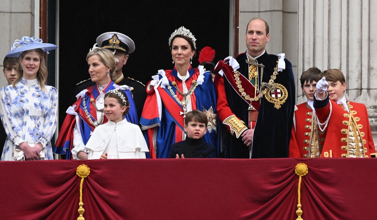 Πρίγκιπας Γουίλιαμ – Πριγκίπισσα Κάθριν: Ολοκλήρωσαν τους εορτασμούς της στέψης με εθελοντική εργασία παρέα με τα τρία τους παιδιά