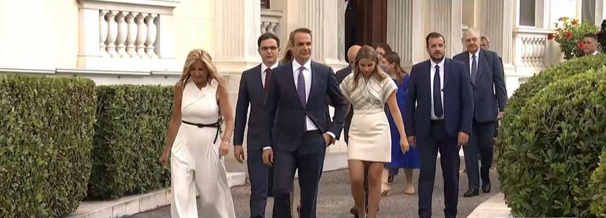 Κυριάκος Μητσοτάκης: Ορκίστηκε πρωθυπουργός –  Μαζί με τη Μαρέβα και τα τρία παιδιά τους στο Προεδρικό Μέγαρο