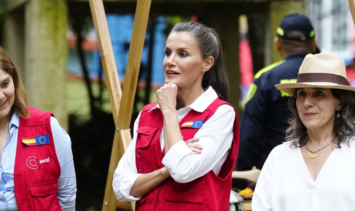 Βασίλισσα Λετίσια: Στην Κολομβία με skinny τζιν και ορειβατικά μποτάκια