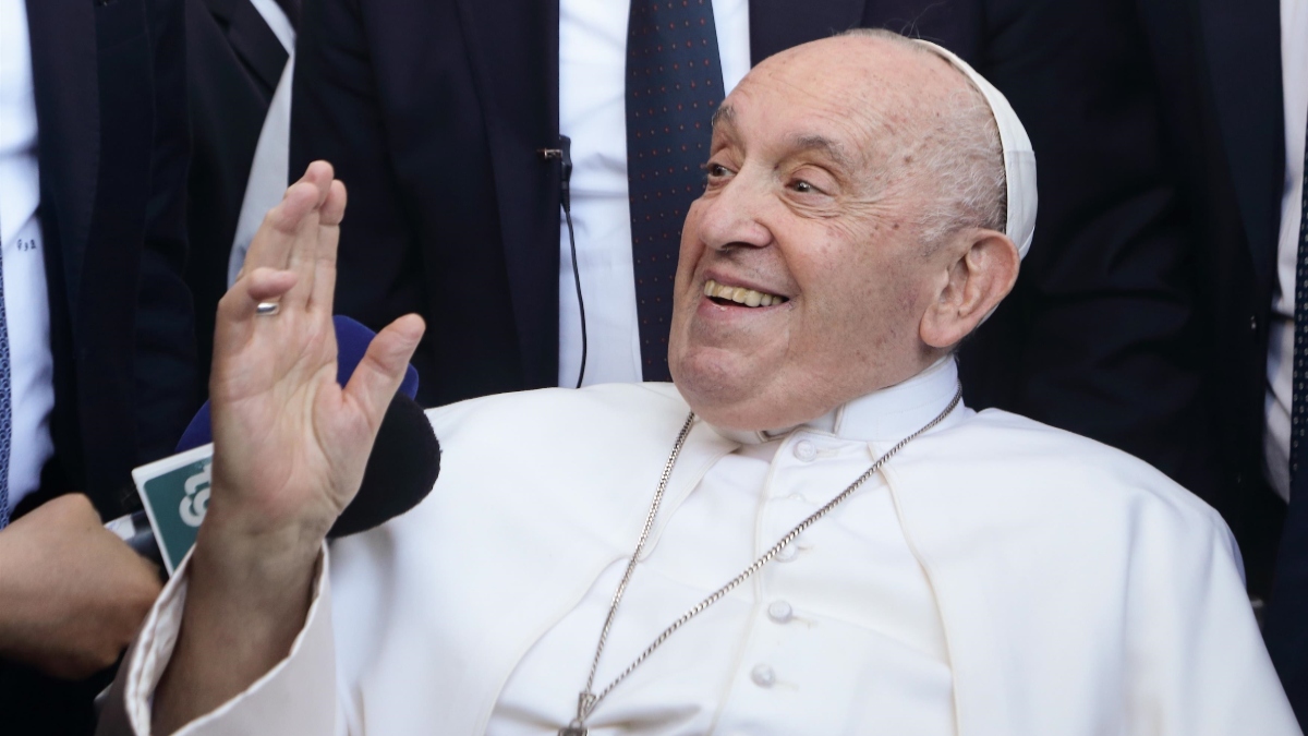 Ο πάπας Φραγκίσκος βγήκε από το νοσοκομείο