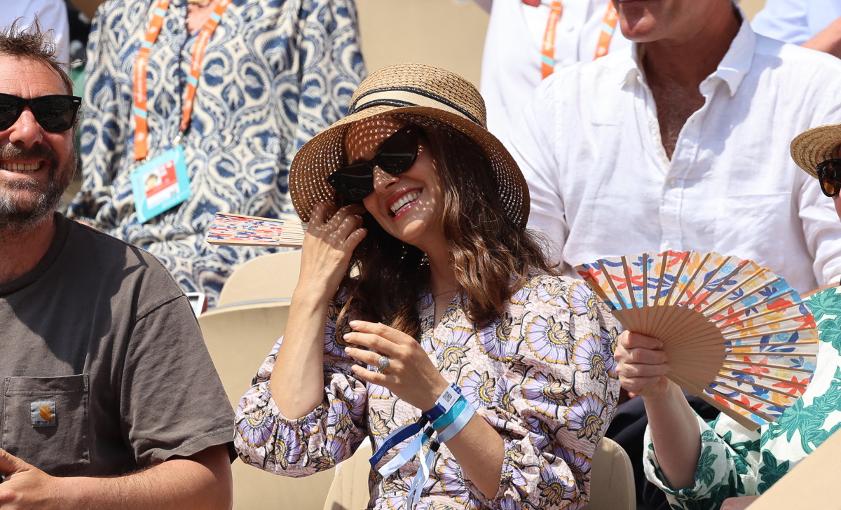 Νάταλι Πόρτμαν: Χαμογελαστή στο Roland Garros μετά τα δημοσιεύματα περί απιστίας του συζύγου της