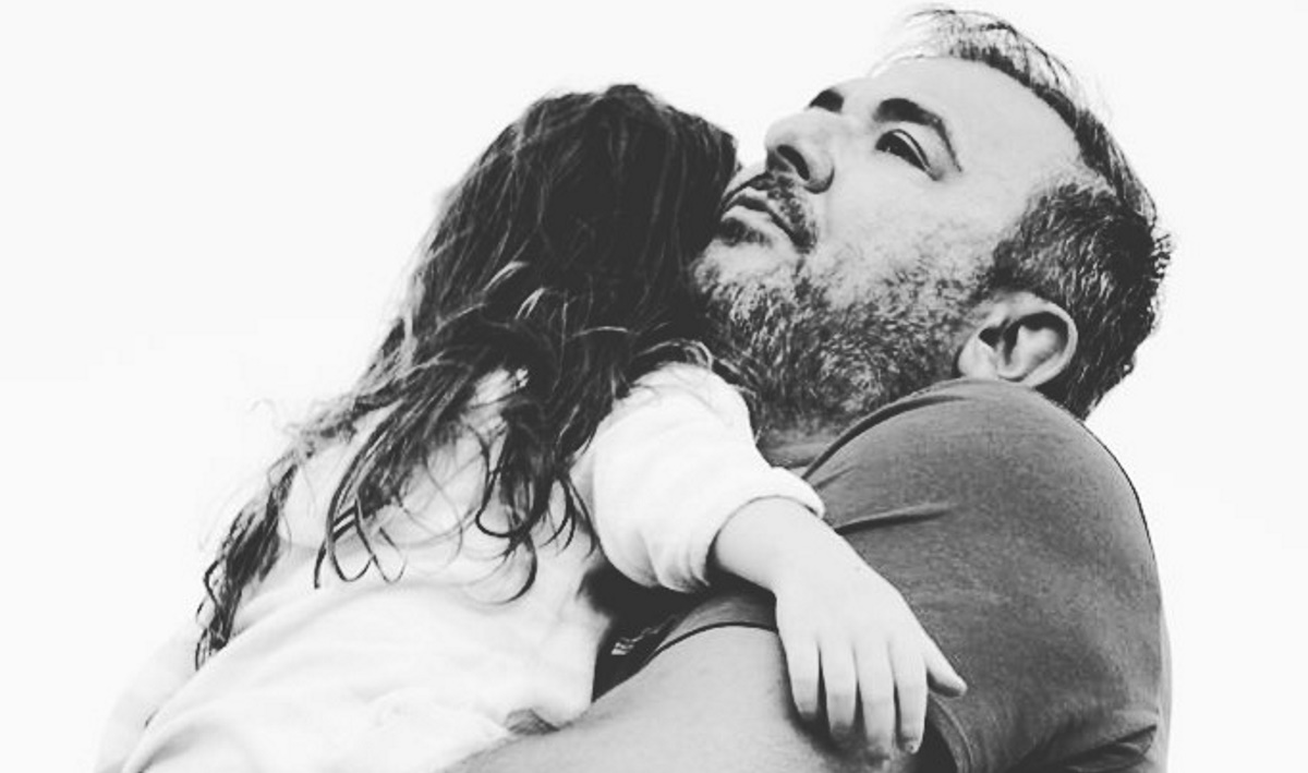 Αντώνης Ρέμος: «Θα ήθελα να μπορώ να βλέπω την κόρη μου μέχρι τα βαθιά μου γεράματα, να την παντρέψω»