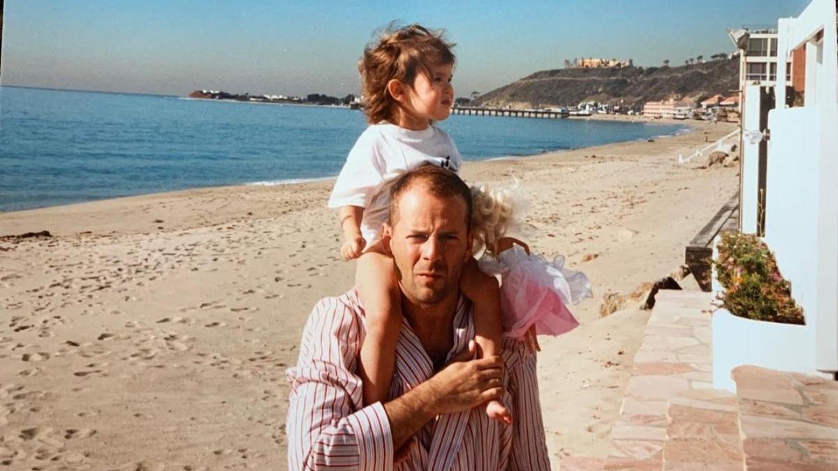 Ράμερ Γουίλις: Ο μπαμπάς της Μπρους Γουίλις ποζάρει αγκαλιά με το πρώτο του εγγόνι