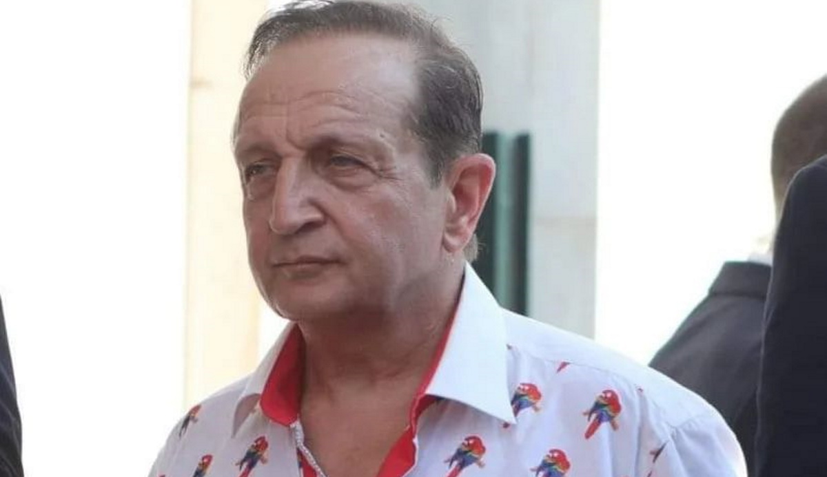 Ξέσπασε ο Σπύρος Μπιμπίλας: Τον έκαναν πρωτοσέλιδο για την κόντρα του με τον Γιώργο Καρκά χρησιμοποιώντας φωτογραφία άλλου ηθοποιού