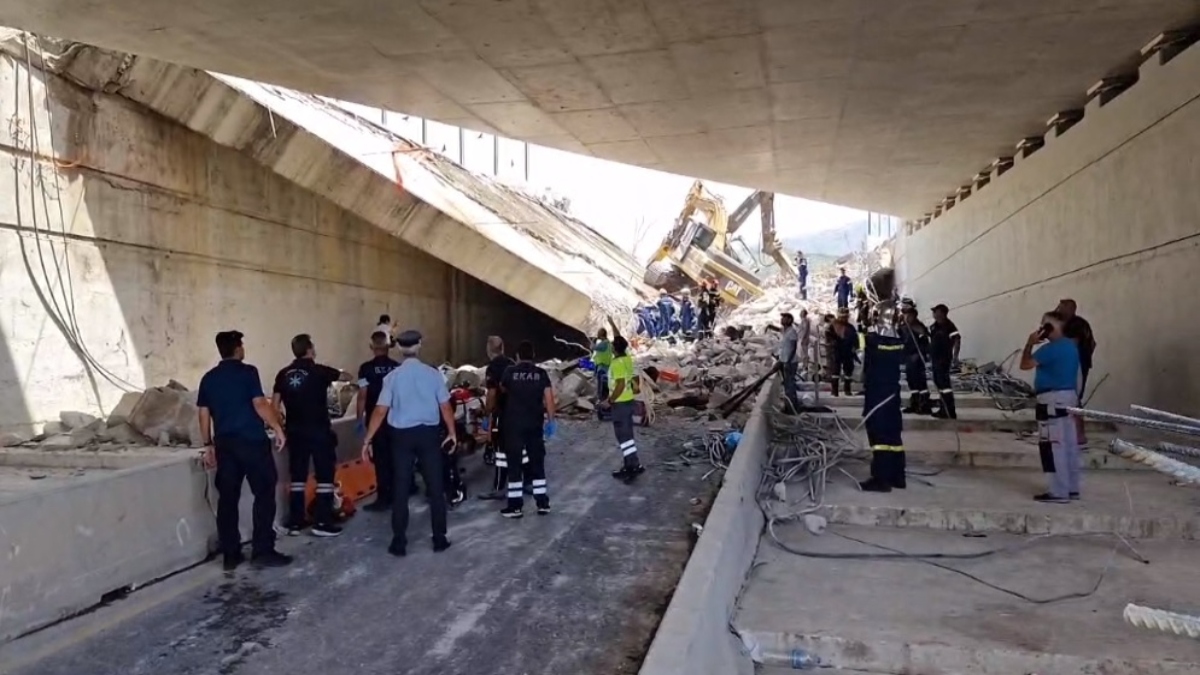 Κατέρρευσε γέφυρα στην Πάτρα – Ένας νεκρός και 8 τραυματίες