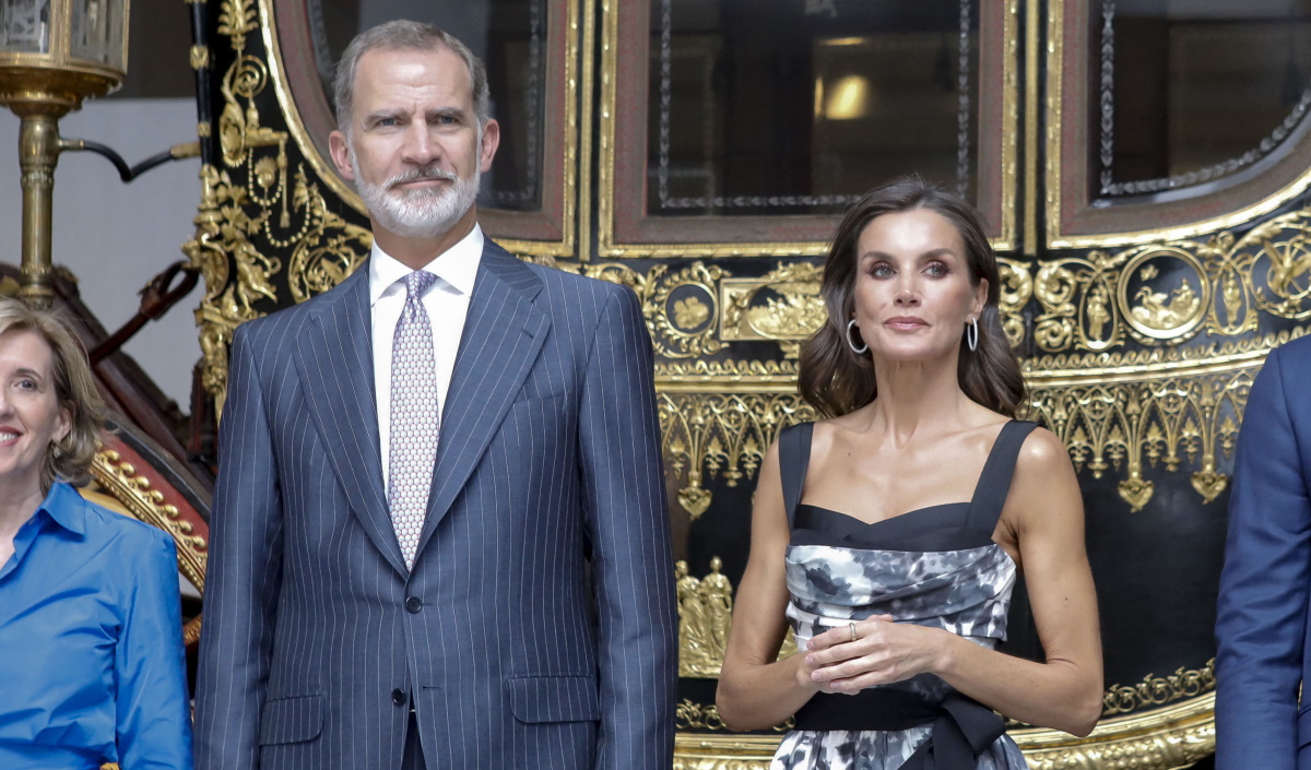 Βασίλισσα Λετίσια: Mε φόρεμα Carolina Herrera αξίας 1.900 ευρώ σε νέα επίσημη εμφάνιση στο Παλάτι