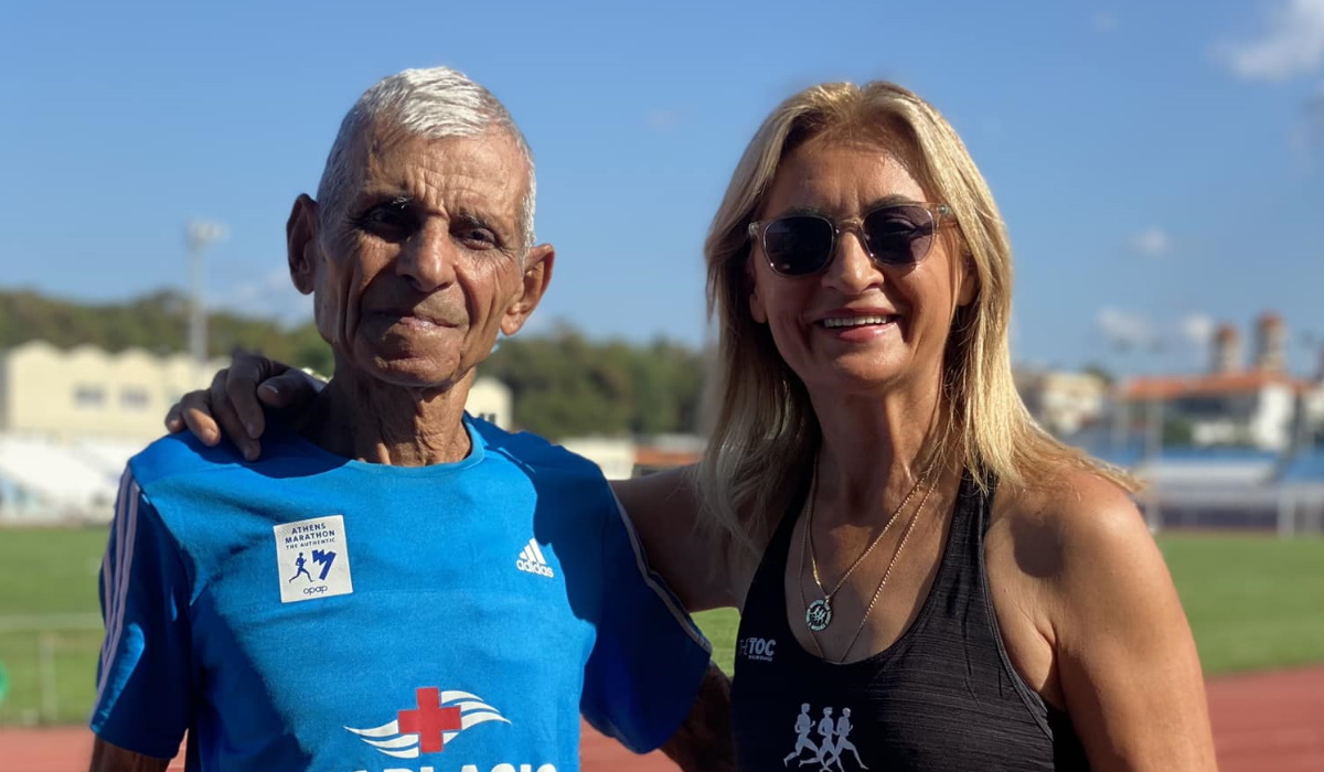 Παγκόσμιο ρεκόρ για τον 90χρονο δρομέα Παναγιώτη Δούση που τρέχει χωρίς στομάχι