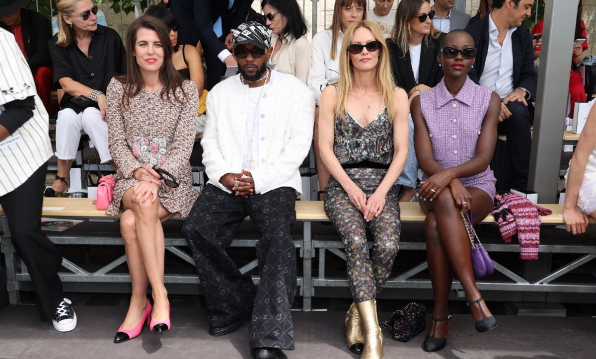 Σαρλότ Κασιράγκι – Βανέσα Παραντί – Λουπίτα Νιόνγκο: Μαζί στο fashion show της Chanel στο Παρίσι