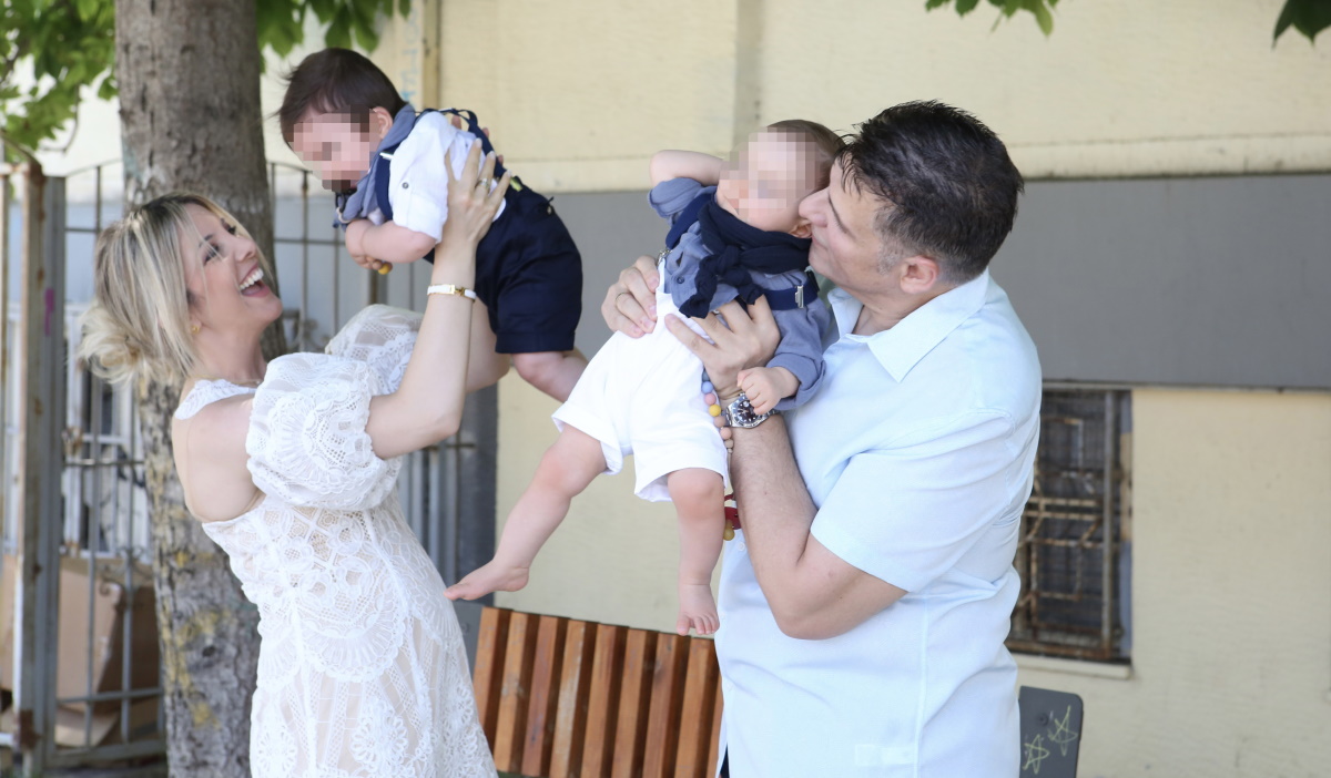 Χρίστος Αντωνιάδης – Αφροδίτη Τσώνου: Βάφτισαν τους δίδυμους γιους τους