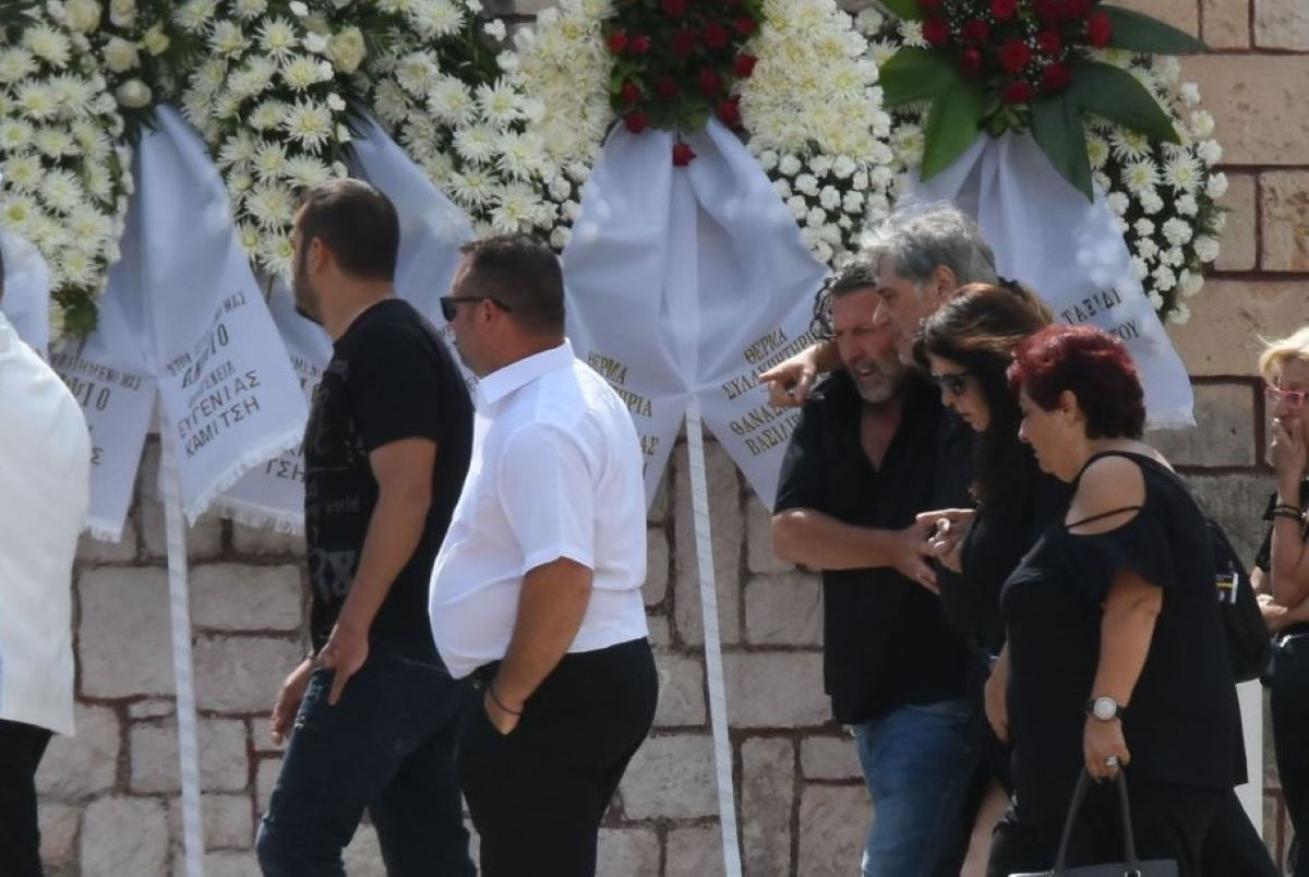 Οδυσσέας Σταμούλης: Τραγική φιγούρα στην κηδεία του 11χρονου γιου του, Χρήστου
