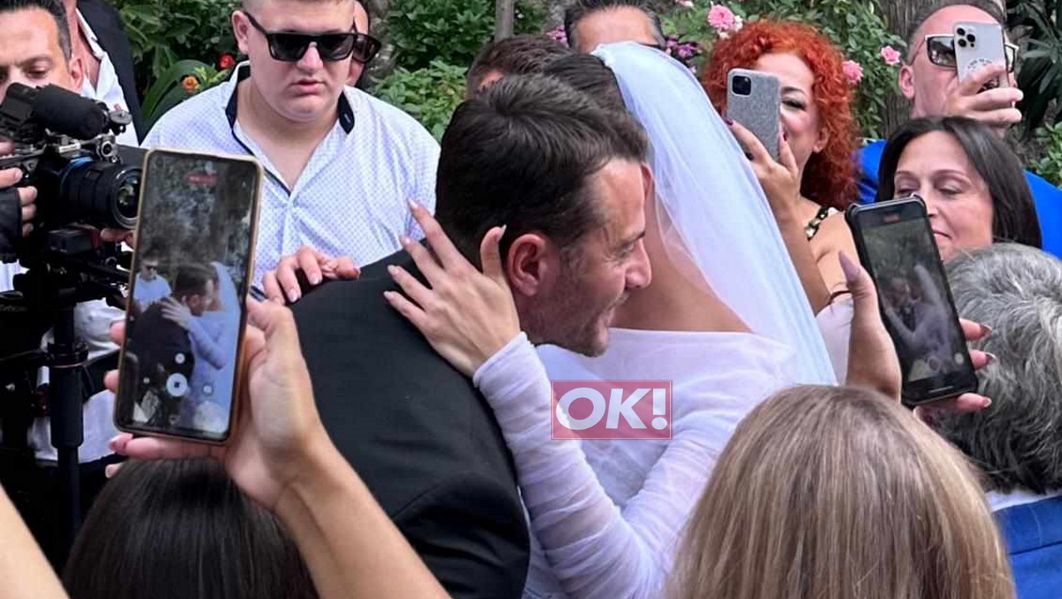 Γιώργος Αγγελόπουλος: Η τρυφερή στιγμή που αντικρίζει τη Δήμητρα Βαμβακούση ντυμένη νύφη
