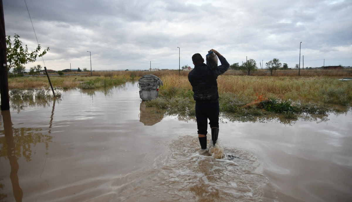 Πλημμύρες: Οι οδηγίες που πρέπει να ακολουθήσουμε για την προστασία της δημόσιας υγείας