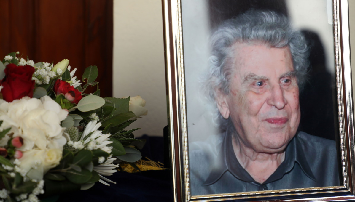 Μίκης Θεοδωράκης: Σε κλίμα συγκίνησης το μνημόσυνό του στα Χανιά
