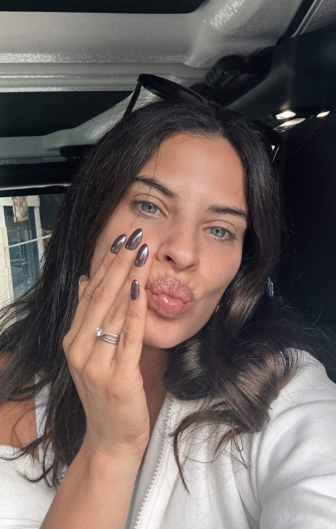 dark manicure