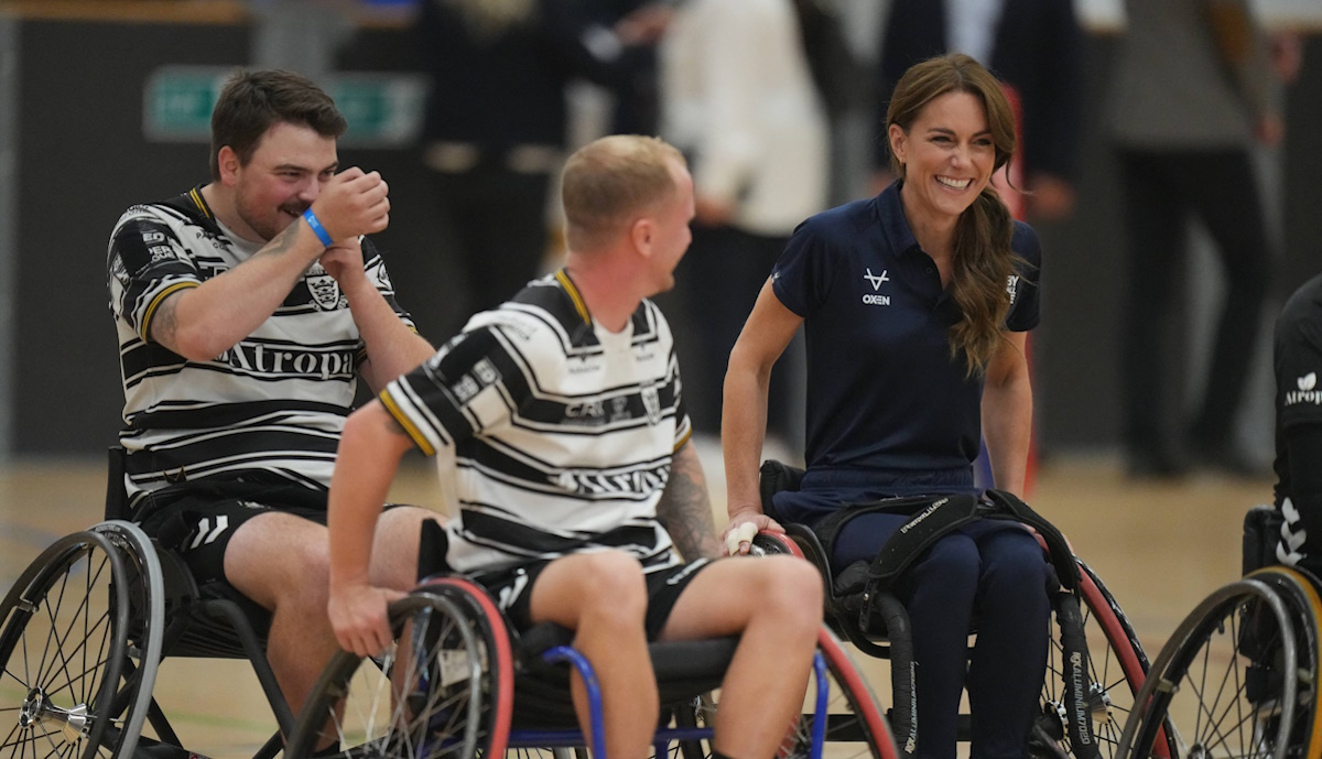 Πριγκίπισσα Κάθριν: Παίζει ράγκμπι σε αναπηρικό αμαξίδιο