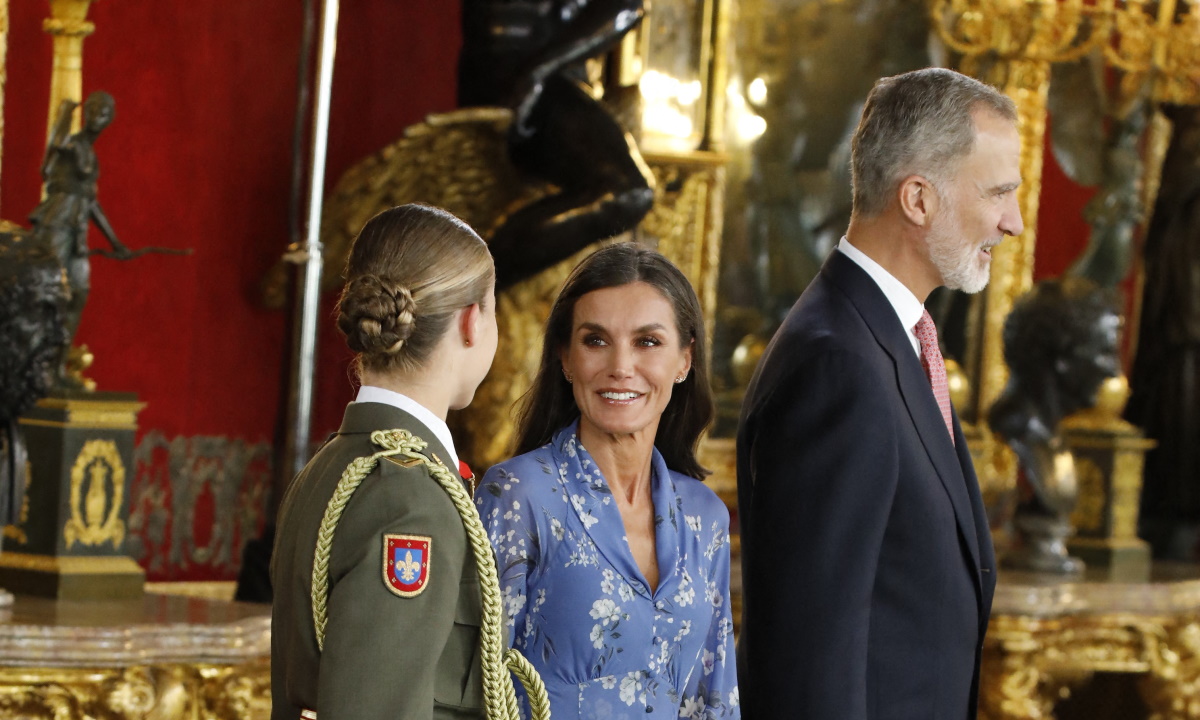 Βασίλισσα Λετίσια: Βρήκαμε πόσο κοστίζει το ρομαντικό φόρεμα που επέλεξε στη δεξίωση στο Παλάτι