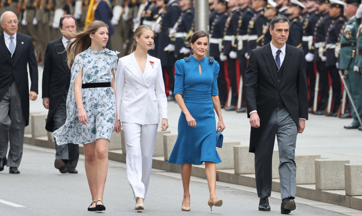 Bασίλισσα Λετίσια: Με μπλε φόρεμα Carolina Herrera στην ορκωμοσία της πριγκίπισσας Λεονόρ – Πού το έχει φορέσει ξανά;