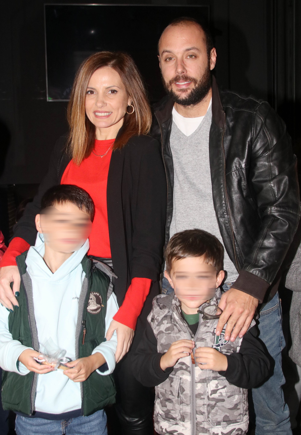 Η Ελένη Καρποντίνη και Βασίλης Λιάτσος με τους γιους τους.