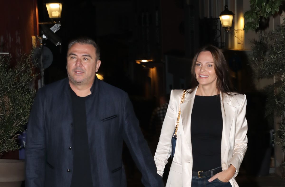 Αντώνης Ρέμος – Υβόννη Μπόσνιακ: Βραδινή έξοδος για το ζευγάρι – Η συνάντηση με τη Μαρία Μπεκατώρου
