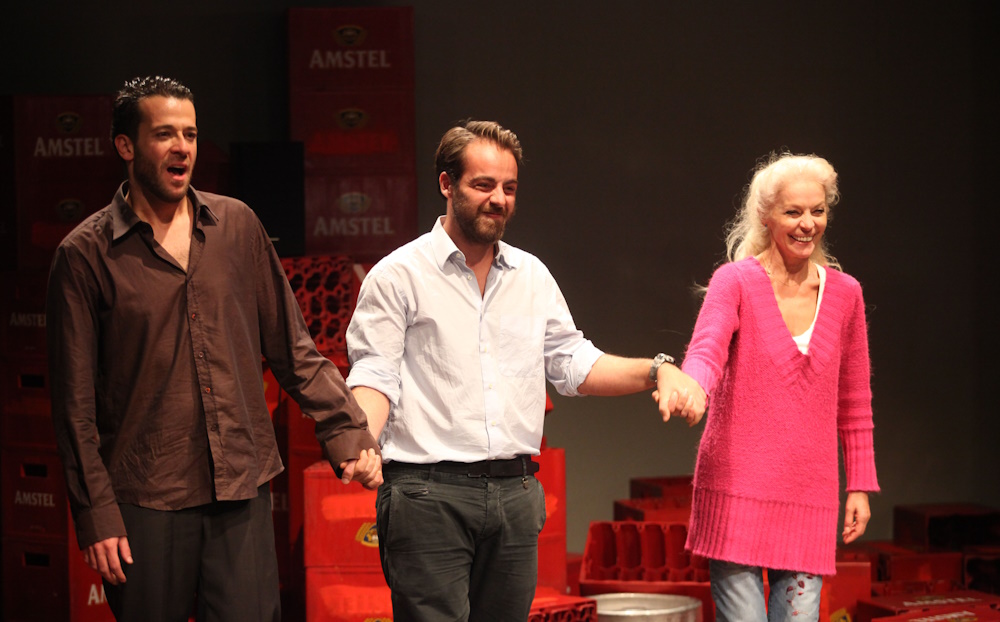 Ο Γιώργος Κοντοπόδης, η Μαρία Αλιφέρη και ο Προμηθέας Αλειφερόπουλος στο θέταρο «Δημήτρης Ποταμίτης» το 2011.
