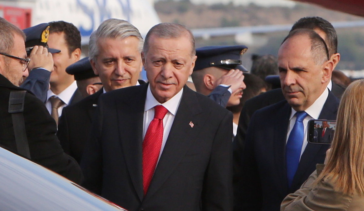 Ερντογάν: Η κόκκινη γραβάτα και η σύμπτωση με την επίσκεψη που έκανε το 2017