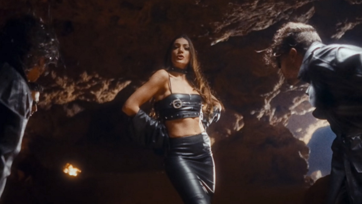 Ήβη Αδάμου: Με total leather look στο music video του ντουέτου της με τον Trannos