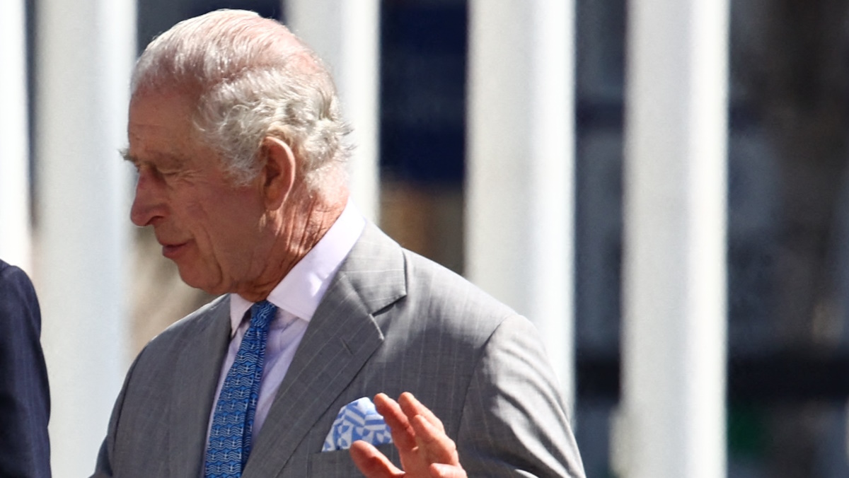 Βασιλιάς Κάρολος: Φόρεσε γραβάτα με την ελληνική σημαία σε συνάντηση με τον Ρίσι Σούνακ