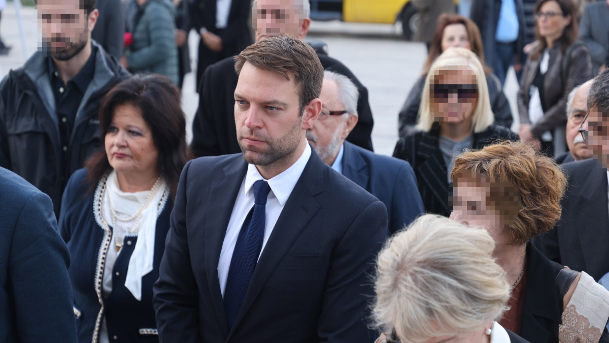 Στέφανος Κασσελάκης: Στην κηδεία του Βασίλη Βασιλικού