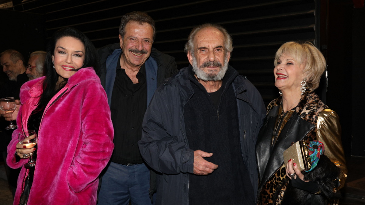 Κοσμάς Ζαχάρωφ: Με τη σύζυγό του και τον γιο του στη θεατρική σκηνή