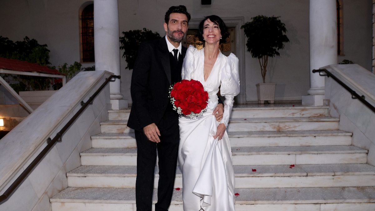Έλενα Τοπαλίδου: Οι νέες φωτογραφίες από τη δεξίωση του γάμου της με τον Νίκο Κουρή