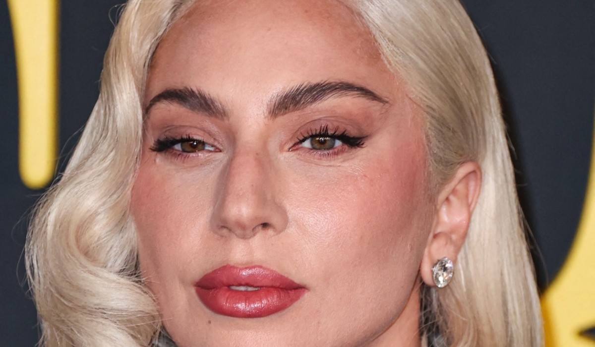 Το μανικιούρ της Lady Gaga είναι το ιδανικό για κοντά νύχια τα Χριστούγεννα