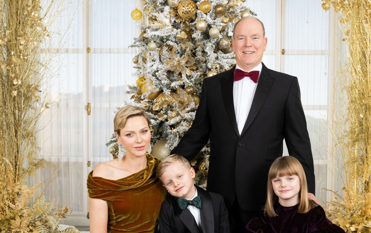 Πρίγκιπας Αλβέρτος: Η οικογενειακή χριστουγεννιάτικη κάρτα και το chic look της πριγκίπισσας Σαρλίν