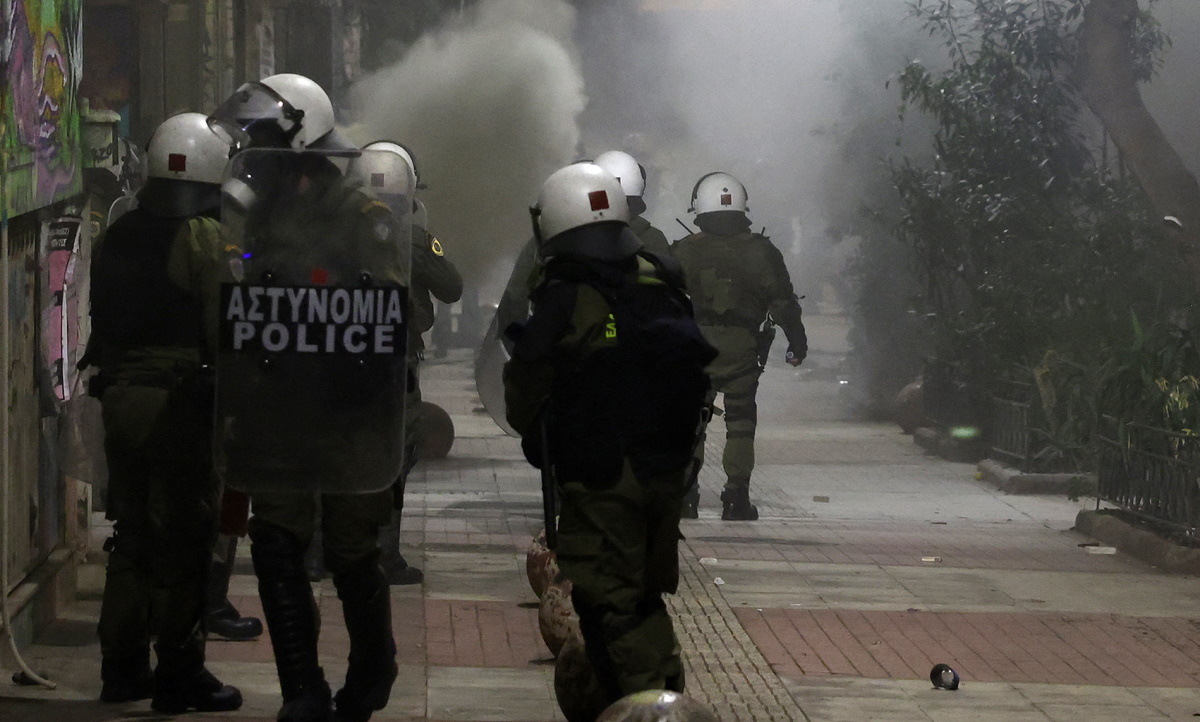 Ρέντης: Συνελήφθη ο δράστης που τραυμάτισε τον αστυνομικό – Ήταν ανάμεσα στους προσαχθέντες