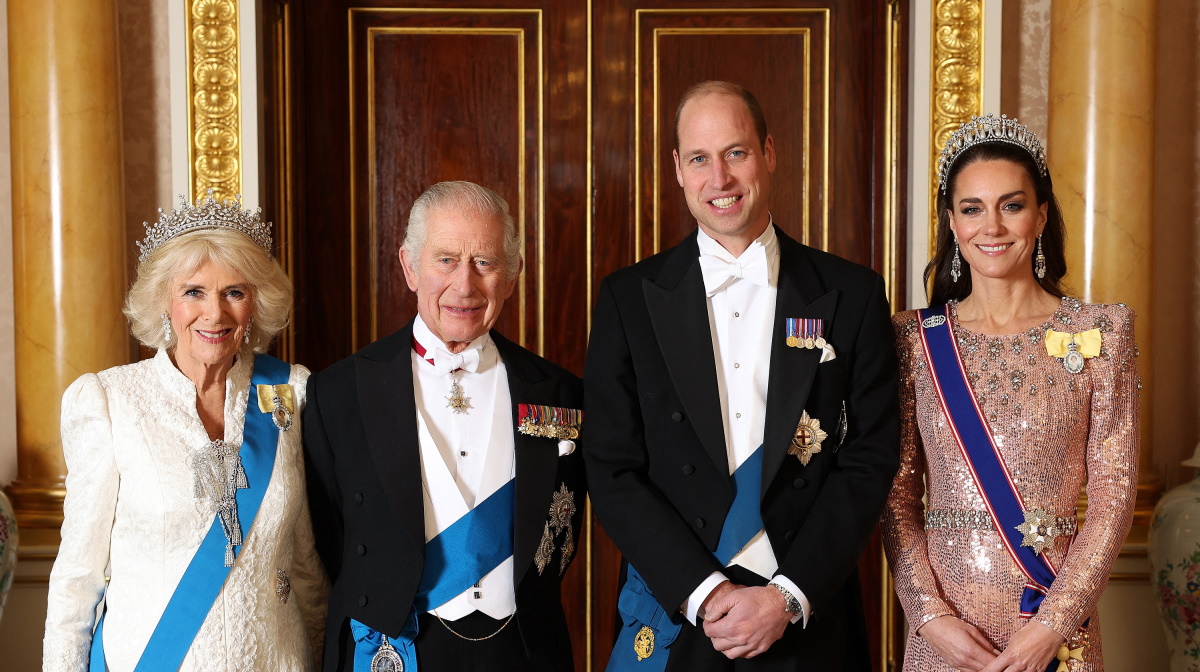 Πριγκίπισσα Κάθριν: Με ροζ χρυσό φόρεμα με πούλιες αξίας 4.400 ευρώ σε επίσημη βραδιά στο Παλάτι