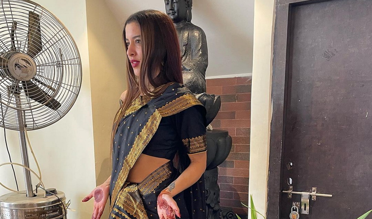 Μαρίνα Σάττι: Με παραδοσιακή ινδική φορεσιά στον γάμο του αδελφού της