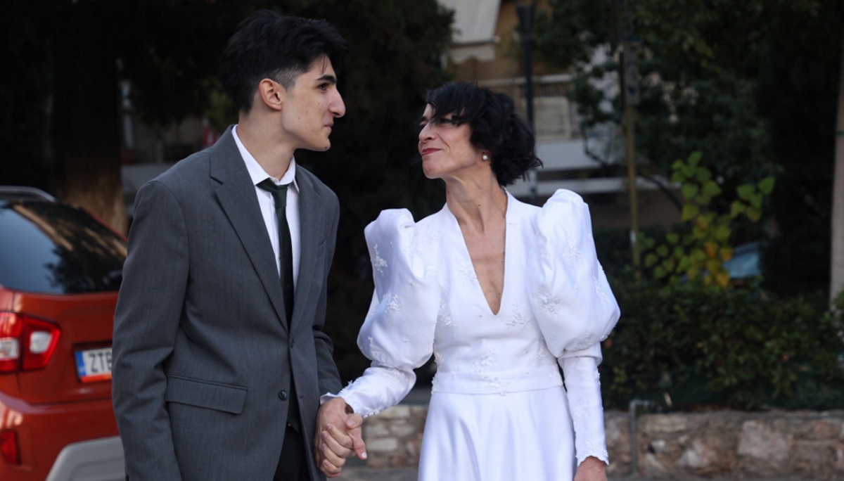 Νίκος Κουρής – Έλενα Τοπαλίδου: Το τανγκό της νύφης με τον γιο τους και το ζεϊμπέκικο του γαμπρού