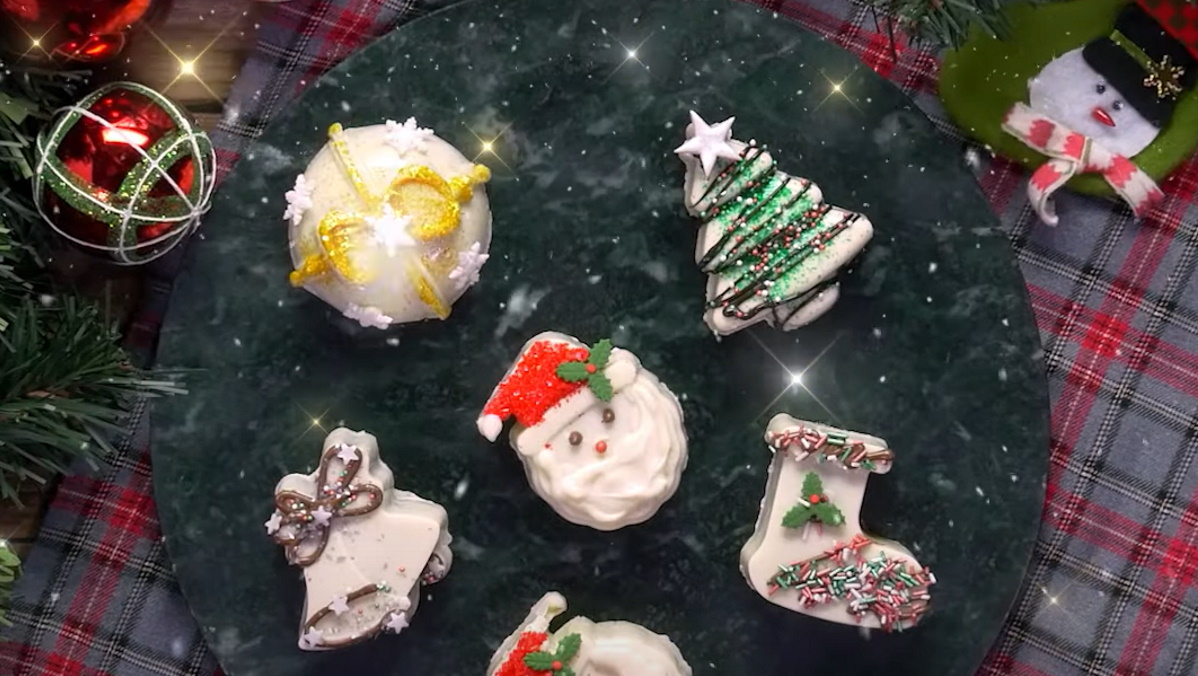 Χριστουγεννιάτικα σοκολατάκια με καραμέλα: Το αποτέλεσμα θα εντυπωσιάσει μικρούς και μεγάλους