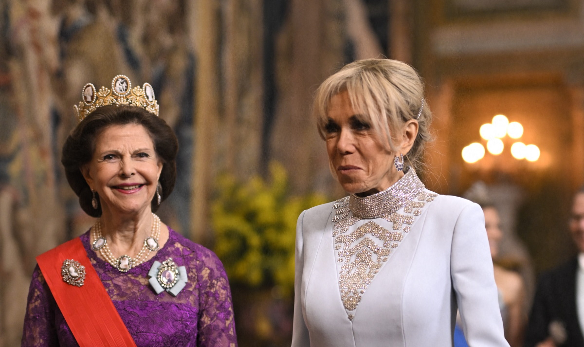 Μπριζίτ Μακρόν: Η παριζιάνικη εμφάνιση στη Στοκχόλμη δίπλα στη βασίλισσα Σίλβια