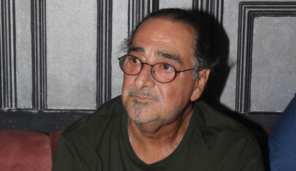 Βασίλης Καρράς: Συγκινεί ο αδερφός του – «Το ετήσιο μνημόσυνο ήταν σαν δεύτερη κηδεία…»