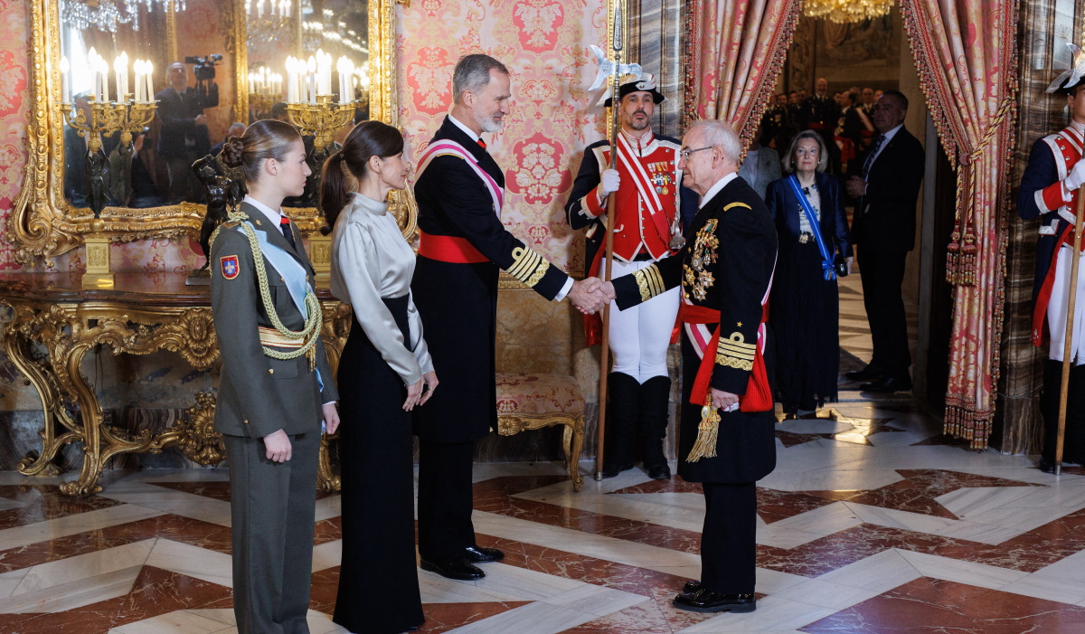 Βασίλισσα Λετίσια: Η grande εμφάνιση στο Παλάτι με σατέν δημιουργία