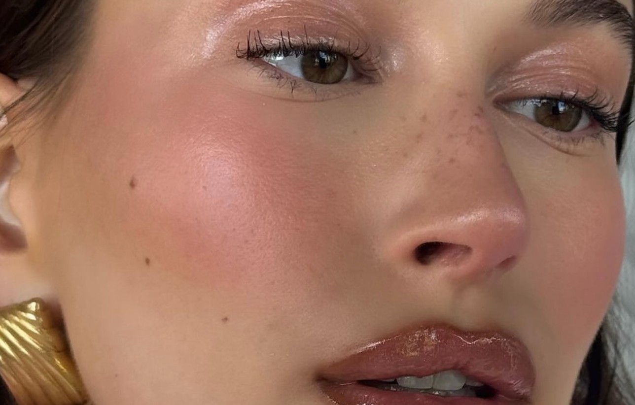 Δοκιμάζουμε το mega trend του 2024, glazed blush