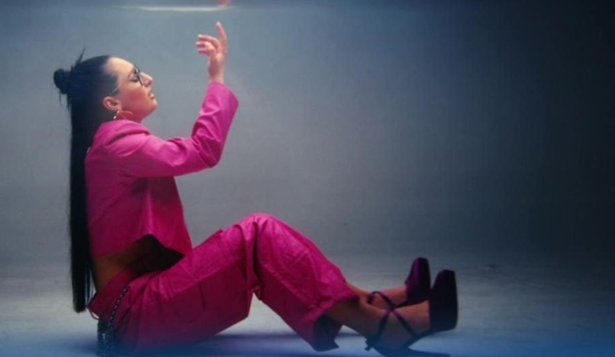Klavdia: Το νέο της single «Βασανίζομαι» έρχεται στις οθόνες μας μέσα από ένα δυναμικό music video!